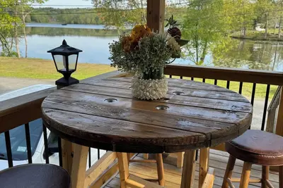 Image de Lake House-Upstate Ny. King bed, kayak, boat rentals, trails, fire pit, fireplace