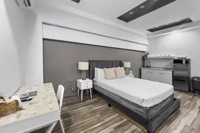 Each Guest House 1-1 / Studio Apt W/ Kitchen