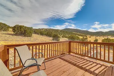 Image de 3 Mi to Trails: Secluded Eagar Cabin w\/ Mtn Views!