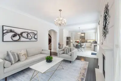 Image de Luxury 5 Bedroom Home in Richmond Hill, Free Parking, Private Gym