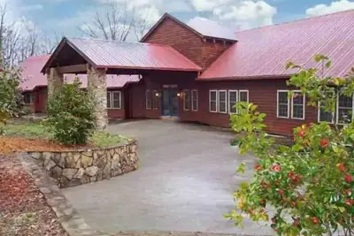 Image de Amazing Retreat and scenic view - 13 bedrooms, spa, fitness  and event room.