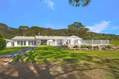 Image de Lujo House - Elegant & modern home - Retreat in Gloucester - Tranquil Rural Escape with Pool & Views