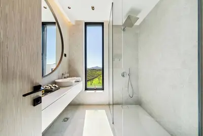 Image de Grand Villa - Modern 5-bedroom villa directly on Adriatic Coast