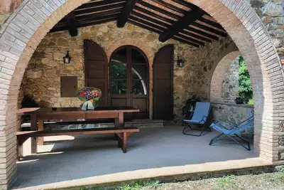Image de Detached villa nestled in a park of holm oaks in the woods of Tuscany