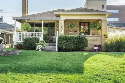 Image de Charming Retreat in Indy!