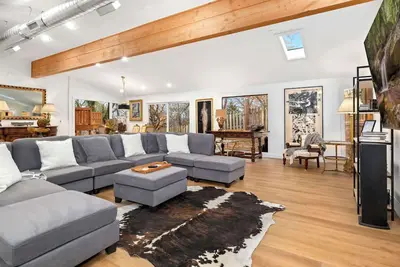 Image de Nannas Blessing-Walkable to UofA Campus-Spacious