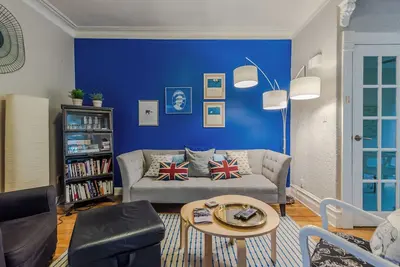 Image de Luminous Skylight 2br Apartment near Jean-Talon Market. Your pet is welcome!