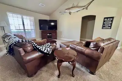 Image de Raiderland Rest Stop - 3br/2ba - Close to Campus