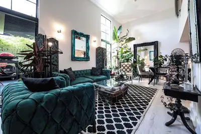 Image de Stunning comfort and artistic, boutique stay