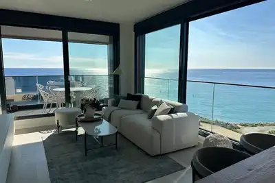 Image de Fantastic apartment right on the beach in Barcelona, with balcony and pool!