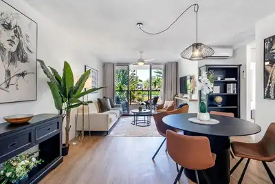 Image de Beautifully Renovated Two Bedroom Apartment - CoastHM