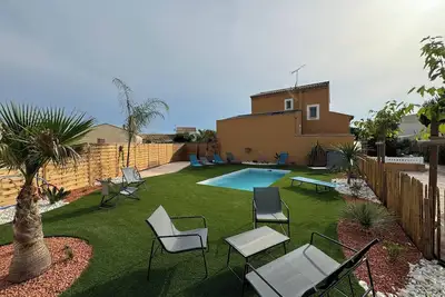 Image de Superbe Villa avec Piscine - Idéale pour 14 personnes - Proche Plage
