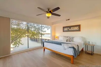 Image de Lakefront Condo with Lakeside Pool
