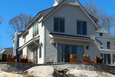 Image de Delightful Light-Filled Bungalow Walk To Beach And Rowayton Village
