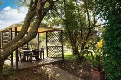 Image de Villa surroundedby greenery Island of Horses