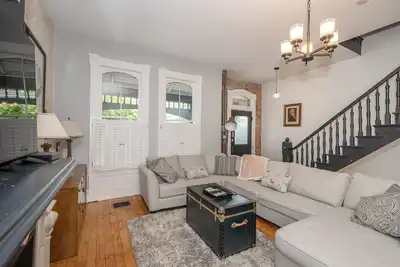 Spacious 5-bedroom house in Covington- minutes from Downtown Cincy