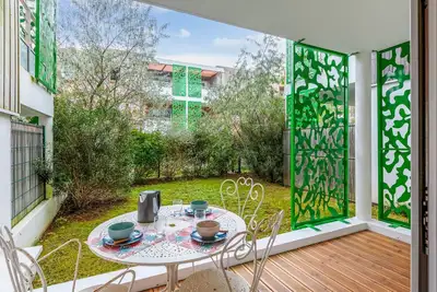 Image de Appartement au calma avec terrasse.
