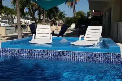 Image de Last week of August Special 5% off! Amazing, 3br/2ba, Pool, New dock & Hot Tub! !