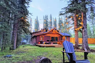 Image de Cozy 2-bedroom suite in the forest near multiple restaurant/ pubs. BraggCreek