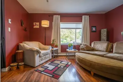 Image de Elegant and eclectic Victoria house near bakery!