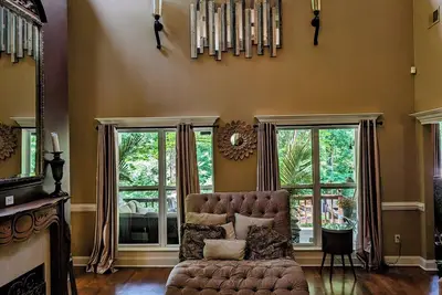 Image de Large, beautiful family retreat - country setting, 15 minutes from Graceland!