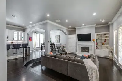 Image de Gorgeous 3br/3. 5ba in Perfect Location!