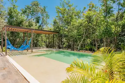 Image de Lower level apartment with high-speed internet pool, gym, & tennis courts
