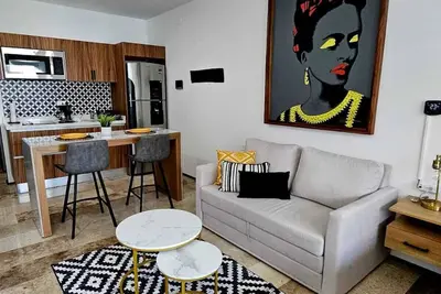 Image de Chic Upper-Floor Condo with Rooftop Ocean Views Steps from Mamitas Beach 5th Ave