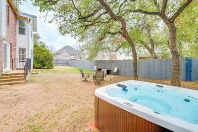 Image de 6 Mi to Lake Travis: Spacious Cedar Park Home!