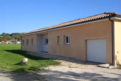 Image de La villa des Mûriers dans un environnement calme et très spacieuse