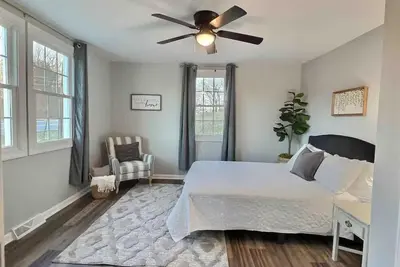 Image de Charming 2 Bedroom Cottage in Beautiful Martinsville!
