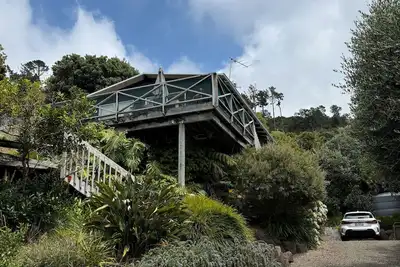 Image de Hosts on the Coast Black Bach