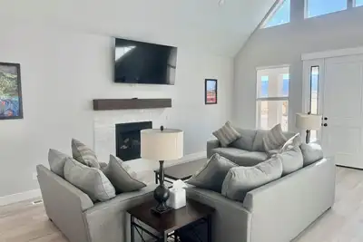 Image de Charming Moonstone Lodge in beautiful Bicknell with Ac, WiFi