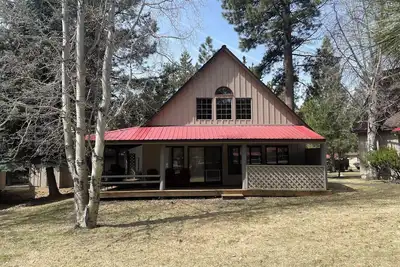 Charming Family Cabin-Pool View