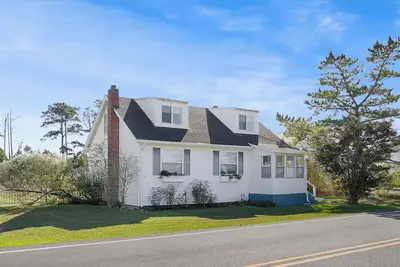 Image de Egret's Walk - Charming Cottage on North Main!
