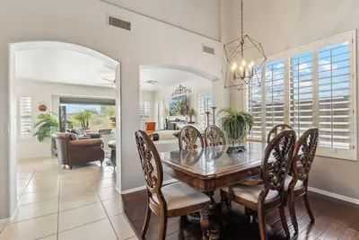Image de Luxury 5 Bedroom Pool Home/Gate Community