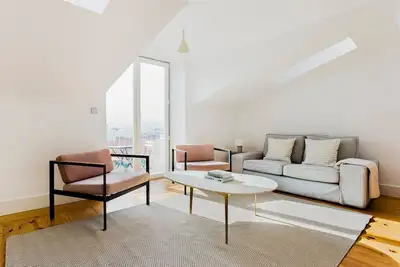 Image de Blueground | Santo António, balcony, nr Liberdade