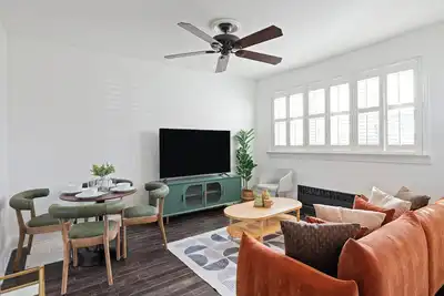 Image de New! 3 Bed / 1 Bath House with Private Patio Minutes from Nyc!
