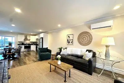 Image de Tradewind Haven - New 4-Bed Townhouse Near Newport