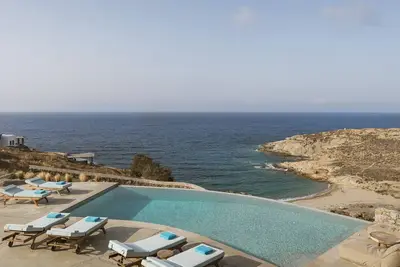 Seafront 9bdr Serenity in Mykonos
