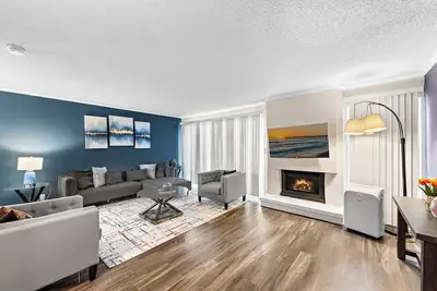 Image de Beautiful 3-bedroom townhome, with fast WiFi, gym and pool in Newport Beach