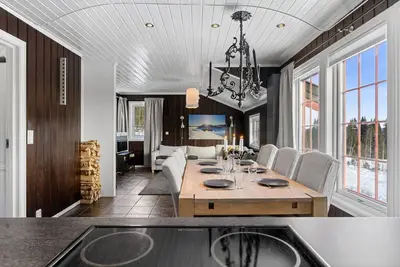 Modern 3br apartment ski in, ski out.