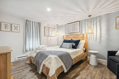 Image de Across From Beach | Renovated | Sleeps 6 + Parking