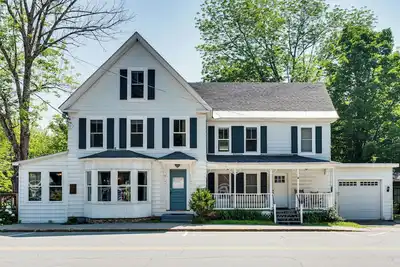 Image de Walkable North Woodstock Home on Main Street!