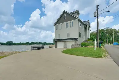 Image de Hot Tub & Dock: Waterfront Lake Hamilton Home