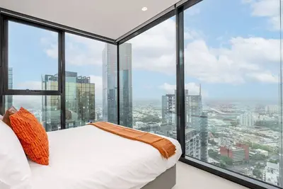 Image de 180° City Views | 2br Apartment w/ Pool, Spa & Gym