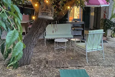 Image de Var, maison méditerranéenne proche du cœur de ville avec piscine