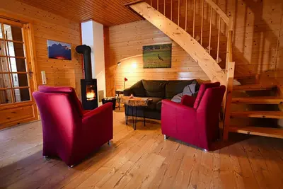 Image de Cozy vacation home with 2 bedrooms, fireplace and short walk to the sauna house