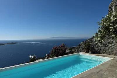 Image de Myconian Villa with a stunning veranda and views