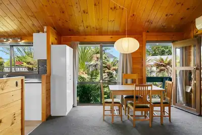 Image de Relax & Unwind-Close to the Lake, spacious & comfortable and close to everything